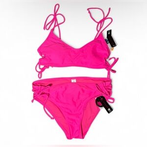 NWT Hot Pink bikini set with adjustable straps with small side cut outs 🪷